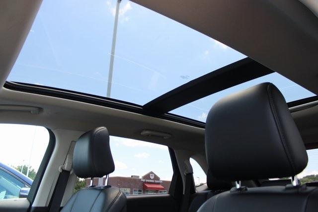Photo of 2020 Atlas Blue Metallic Ford Edge