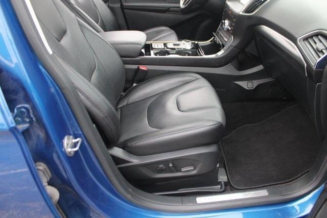 Photo of 2020 Atlas Blue Metallic Ford Edge