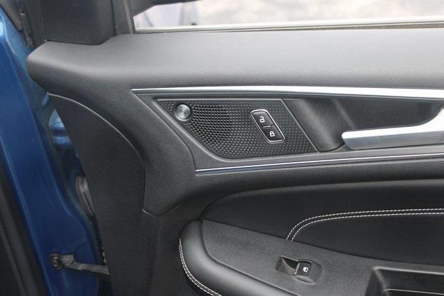 Photo of 2020 Atlas Blue Metallic Ford Edge