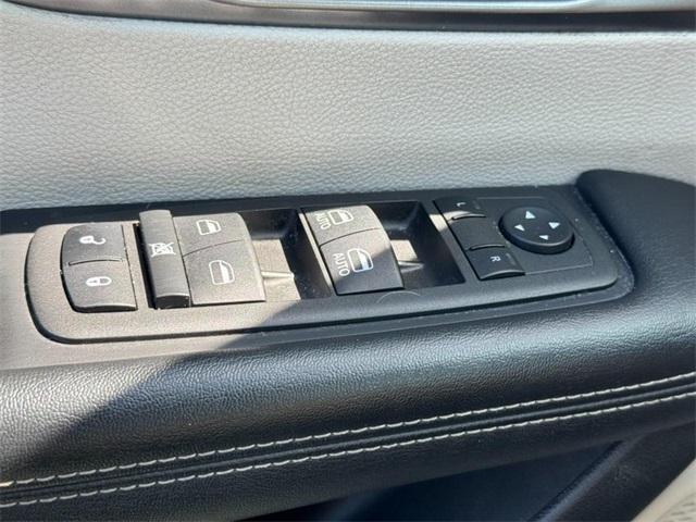 Photo of 2022 Ceramic Gray Clearcoat Chrysler Pacifica