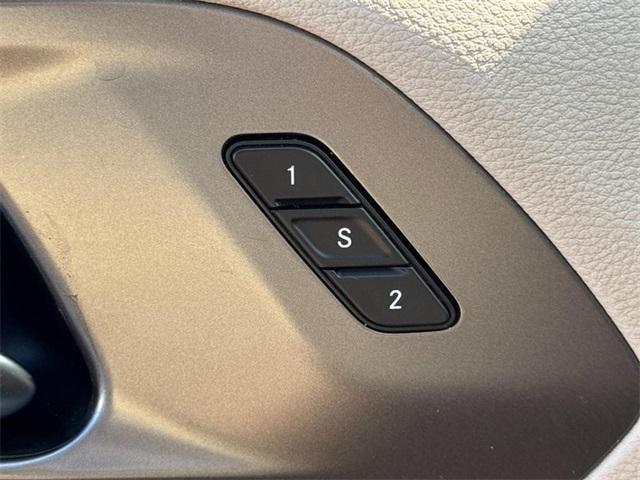Photo of 2022 Ceramic Gray Clearcoat Chrysler Pacifica