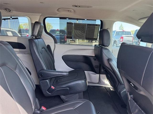 Photo of 2022 Ceramic Gray Clearcoat Chrysler Pacifica