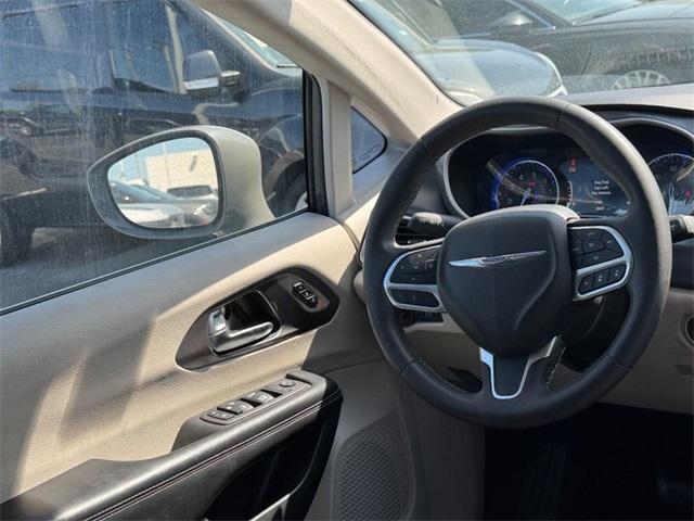 Photo of 2022 Ceramic Gray Clearcoat Chrysler Pacifica
