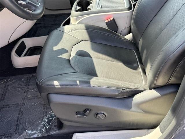 Photo of 2022 Ceramic Gray Clearcoat Chrysler Pacifica