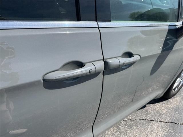 Photo of 2022 Ceramic Gray Clearcoat Chrysler Pacifica