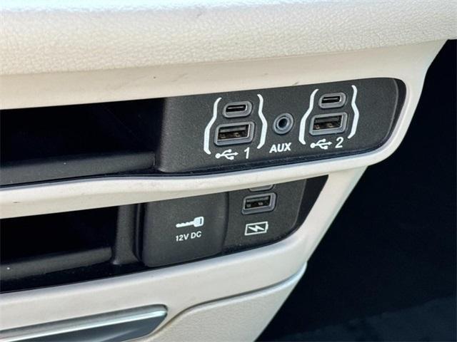 Photo of 2022 Ceramic Gray Clearcoat Chrysler Pacifica