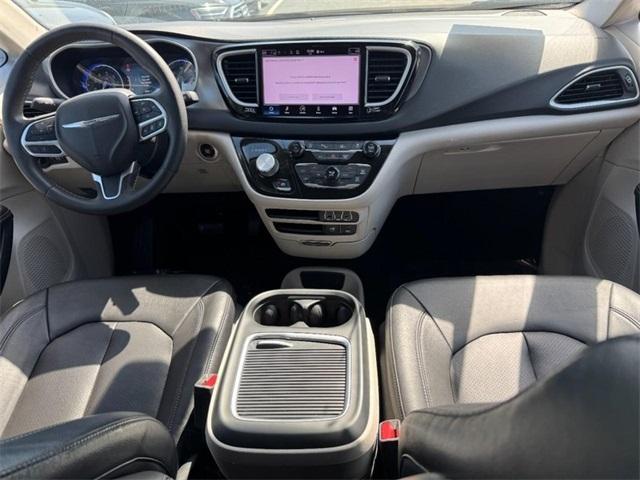 Photo of 2022 Ceramic Gray Clearcoat Chrysler Pacifica