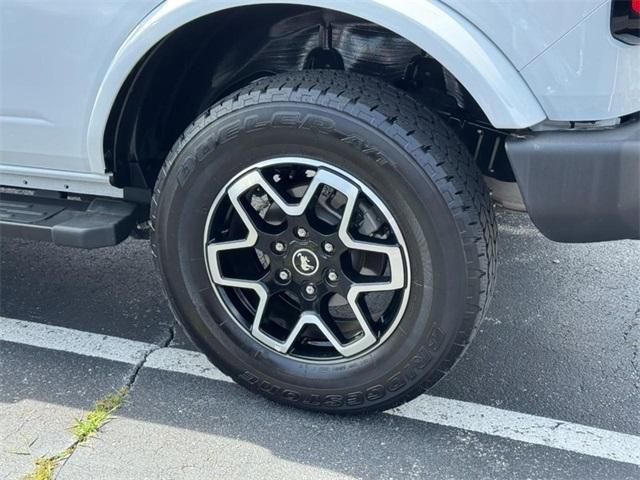 Photo of 2023 Oxford White Ford Bronco