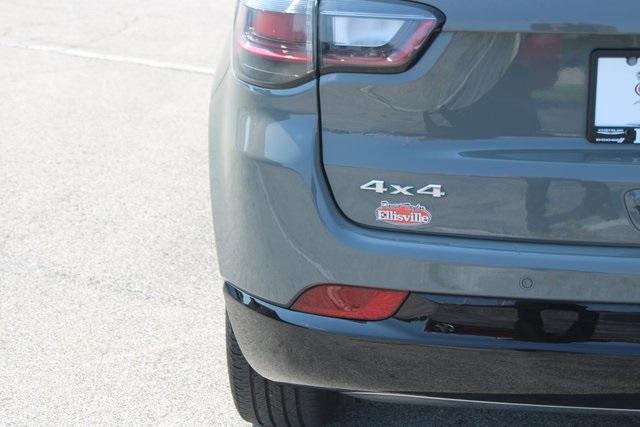 Photo of 2022 Sting Gray Clearcoat Jeep Compass