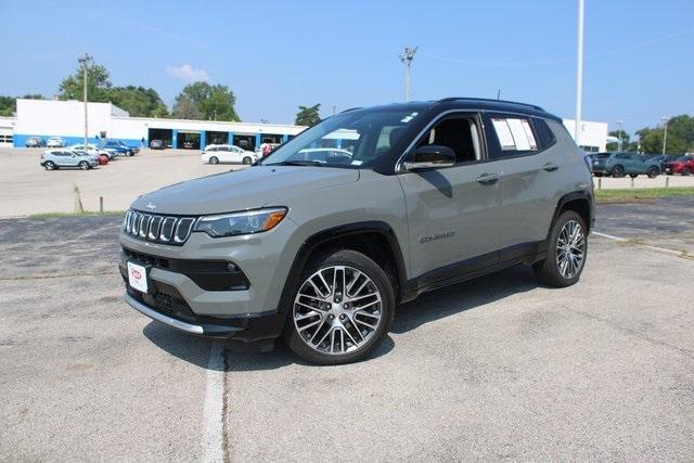 Photo of 2022 Sting Gray Clearcoat Jeep Compass