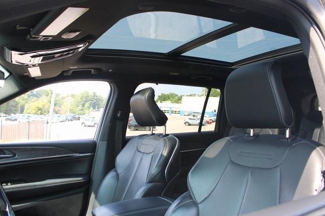 Photo of 2022 Bright White Clearcoat Jeep Grand Cherokee L