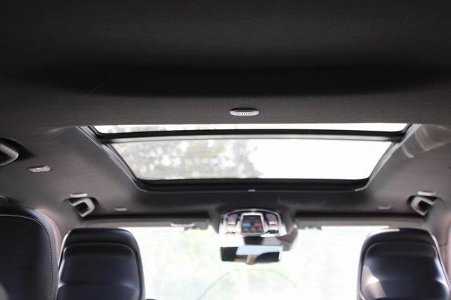 Photo of 2022 Bright White Clearcoat Jeep Grand Cherokee L