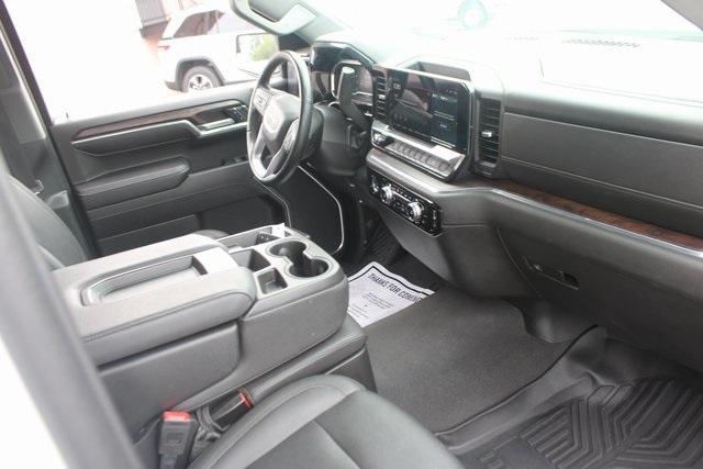 Photo of 2024 Summit White GMC Sierra 1500