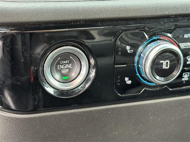Photo of 2024 Summit White GMC Sierra 1500