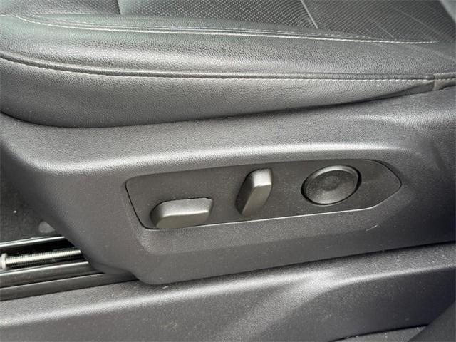 Photo of 2024 Summit White GMC Sierra 1500