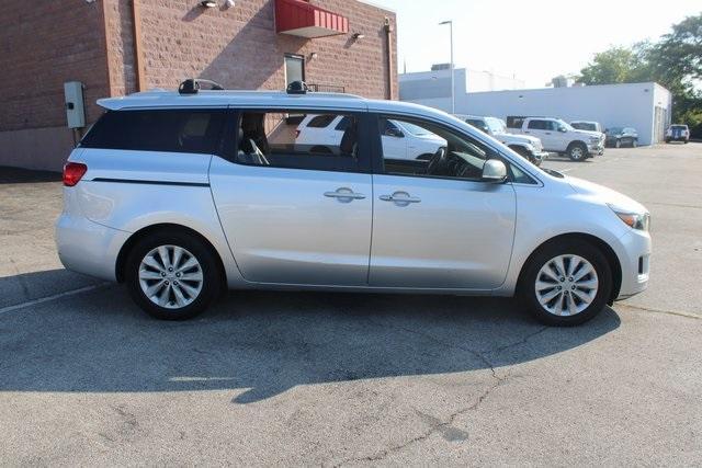 Photo of 2017 Bright Silver Kia Sedona