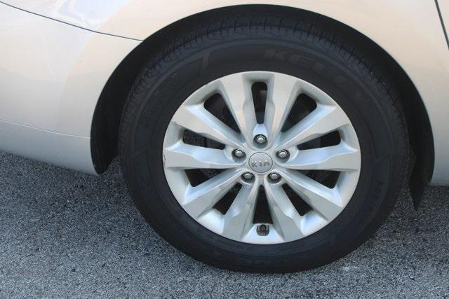 Photo of 2017 Bright Silver Kia Sedona