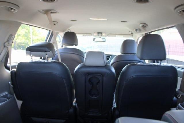 Photo of 2017 Bright Silver Kia Sedona