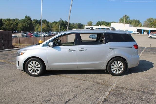 Photo of 2017 Bright Silver Kia Sedona