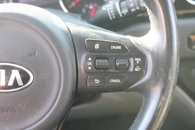 Photo of 2017 Bright Silver Kia Sedona