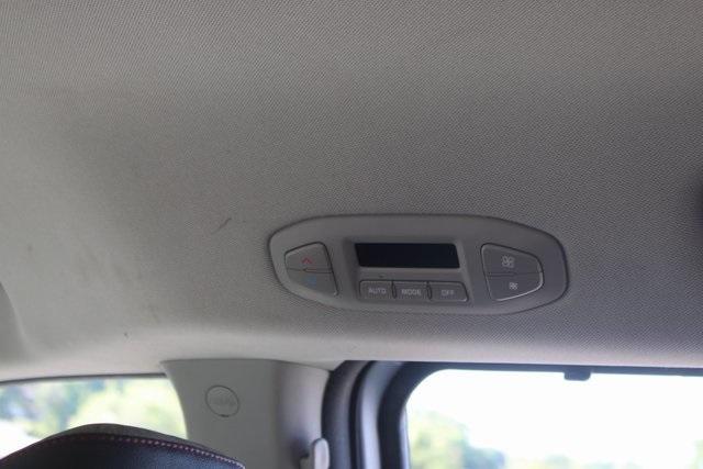 Photo of 2017 Bright Silver Kia Sedona