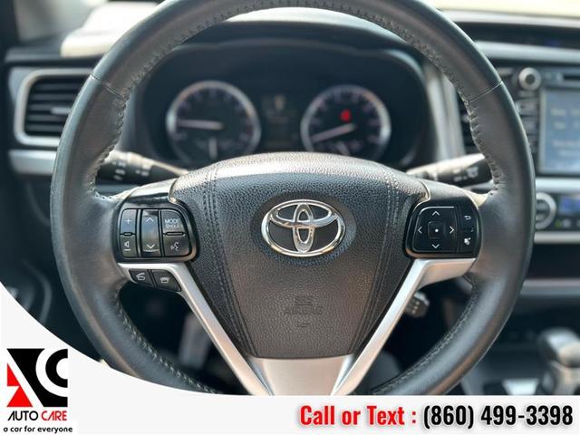 Photo of 2016 Silver Sky Metallic Toyota Highlander