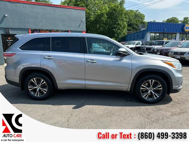 Photo of 2016 Silver Sky Metallic Toyota Highlander