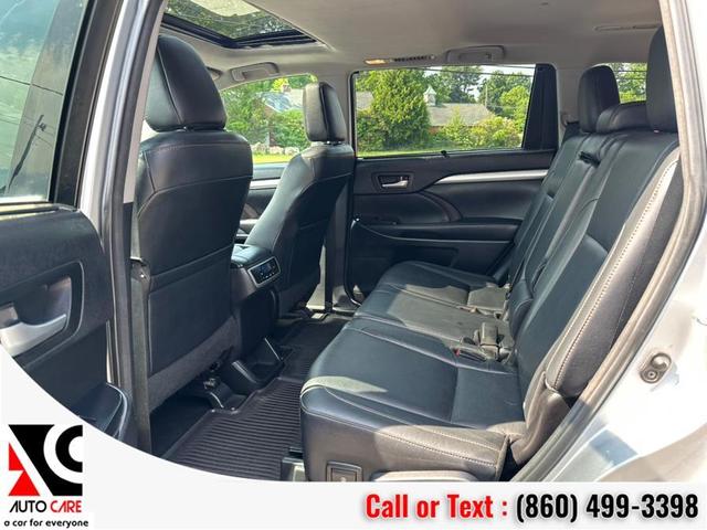 Photo of 2016 Silver Sky Metallic Toyota Highlander