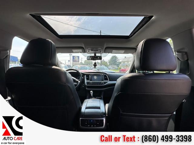 Photo of 2016 Silver Sky Metallic Toyota Highlander