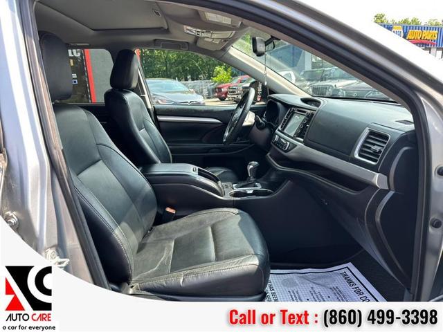 Photo of 2016 Silver Sky Metallic Toyota Highlander