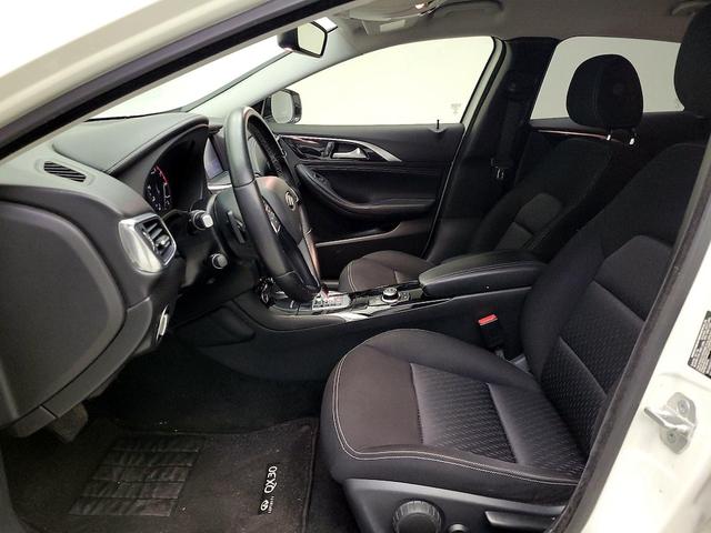 Photo of 2017 White INFINITI QX30