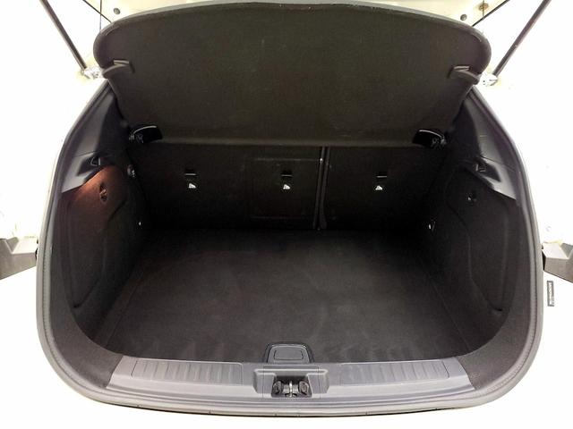 Photo of 2017 White INFINITI QX30