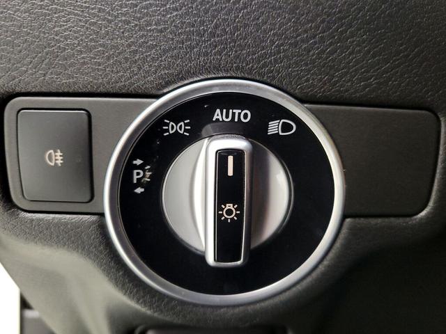 Photo of 2017 White INFINITI QX30