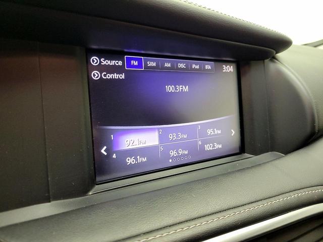 Photo of 2017 White INFINITI QX30