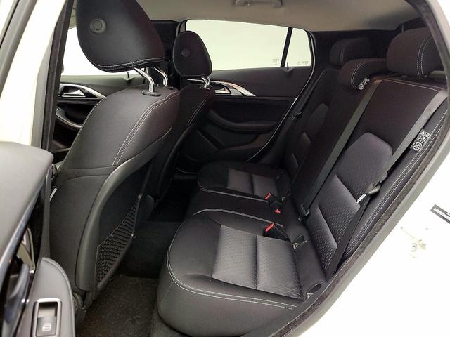 Photo of 2017 White INFINITI QX30