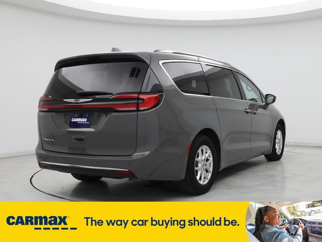 Photo of 2021 Gray Chrysler Pacifica