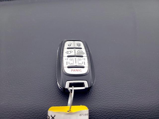Photo of 2021 Gray Chrysler Pacifica