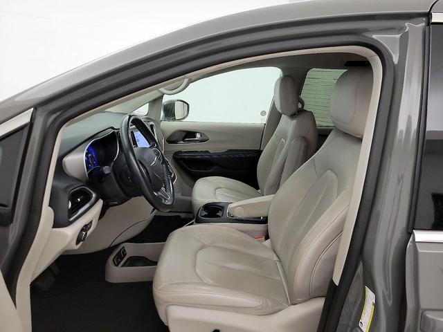 Photo of 2021 Gray Chrysler Pacifica