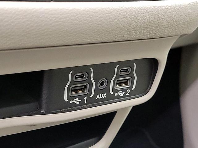 Photo of 2021 Gray Chrysler Pacifica