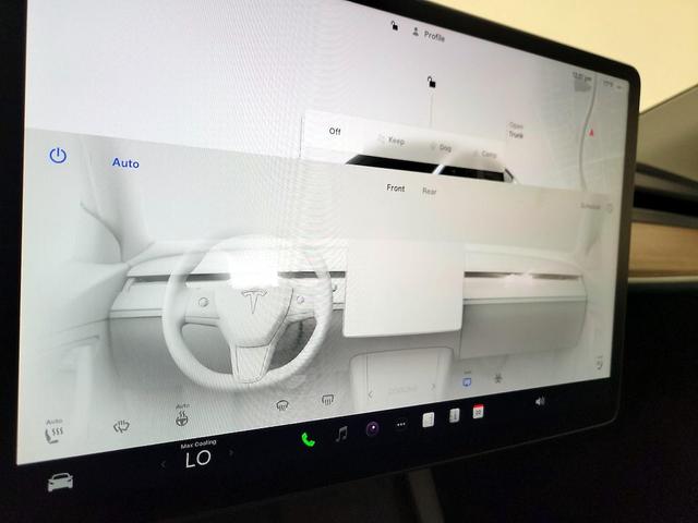 Photo of 2025 Silver Tesla Model Y