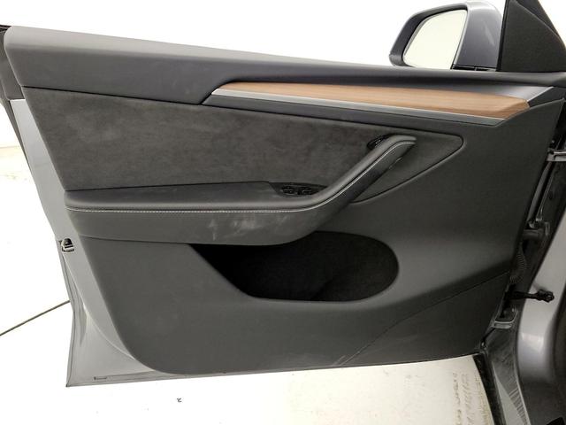 Photo of 2025 Silver Tesla Model Y