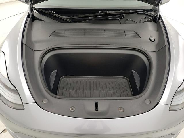 Photo of 2025 Silver Tesla Model Y