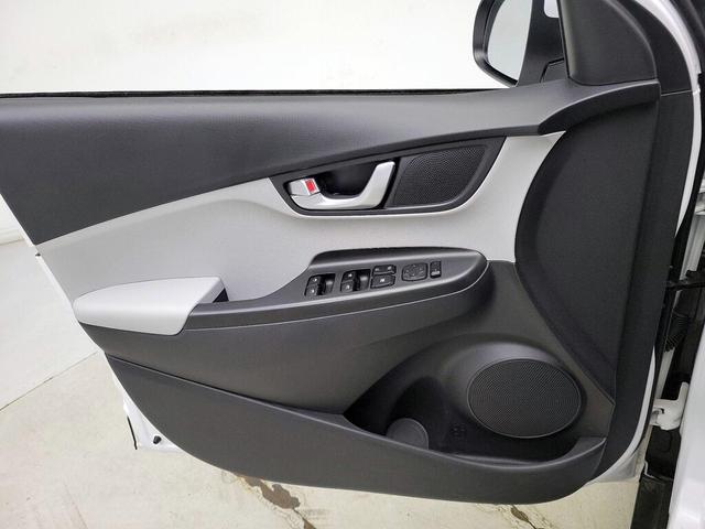 Photo of 2023 White Hyundai KONA