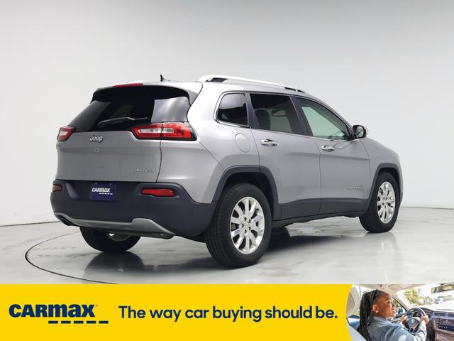 Photo of 2015 Silver Jeep Cherokee