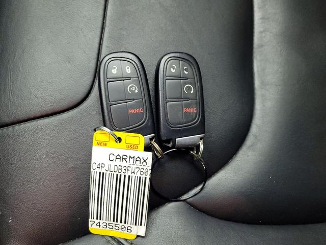 Photo of 2015 Silver Jeep Cherokee
