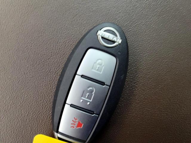 Photo of 2023 Gray Nissan Titan