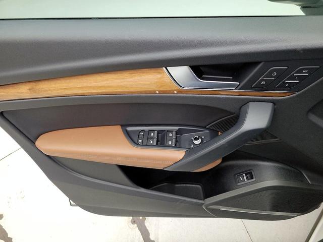 Photo of 2023 White Audi Q5