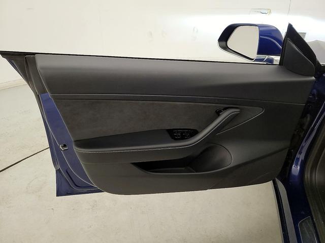 Photo of 2020 Blue Tesla Model 3
