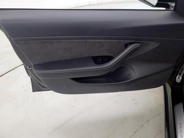Photo of 2020 Black Tesla Model 3