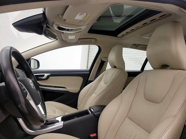 Photo of 2016 Blue Volvo V60